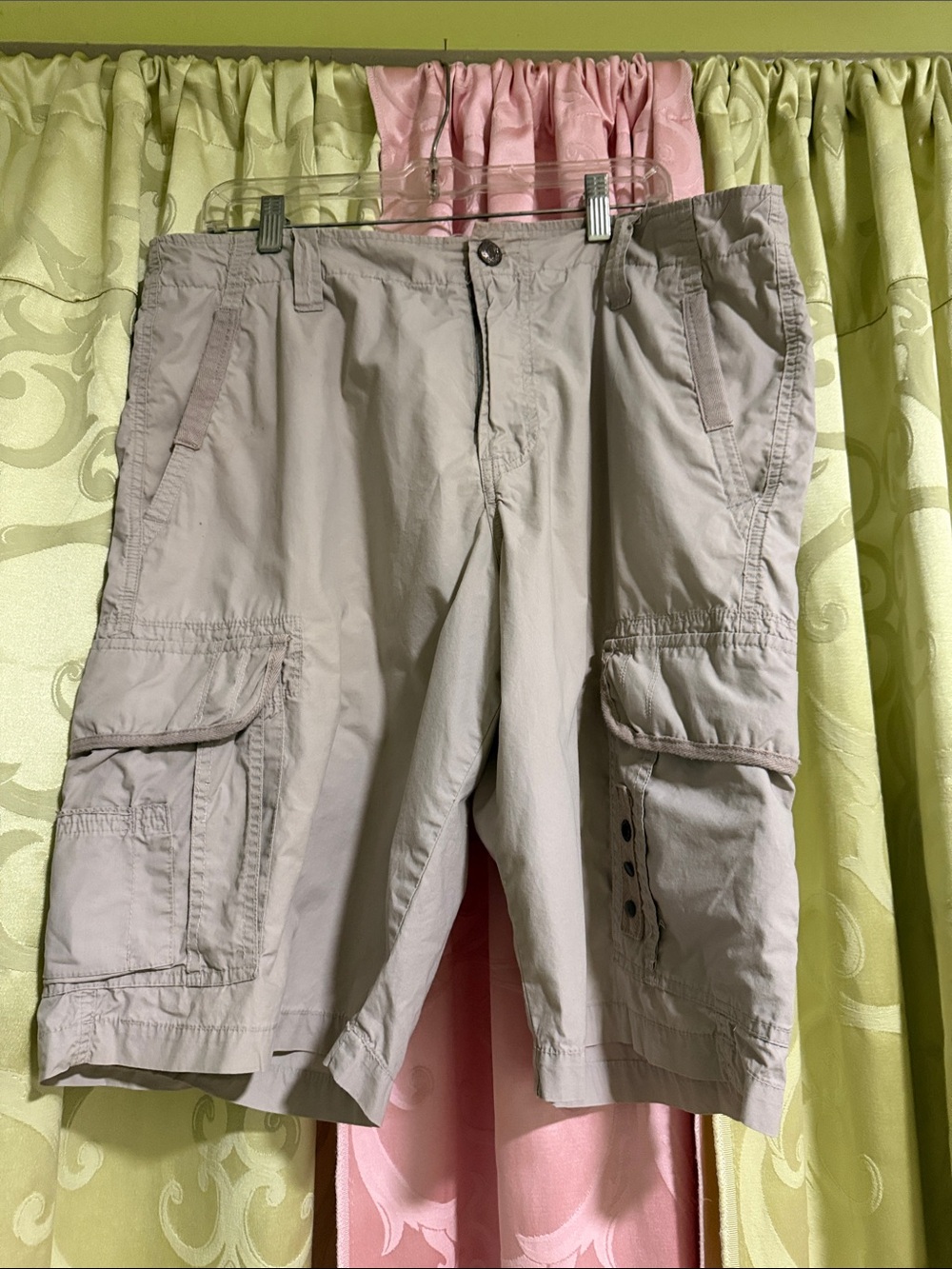 Men's Cargo Shorts in Light Beige - Classic Comfort
